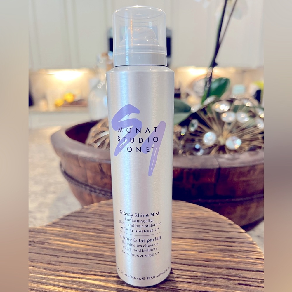 CLOSET CLEAN OUT PRICE‼️ 
Monat Glossy Shine Mist